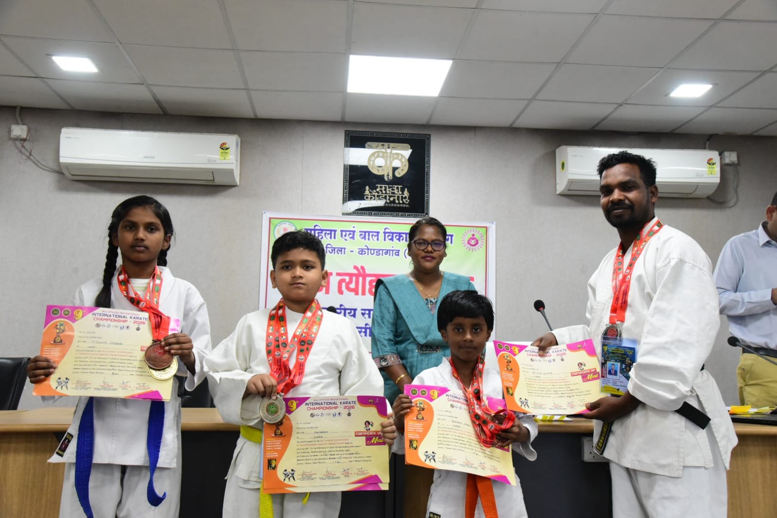 अंतरराष्ट्रीय कराटे प्रतियोगिता में कोंडागांव के खिलाड़ियों का शानदार प्रदर्शन, कलेक्टर ने दी शुभकामनाएं
